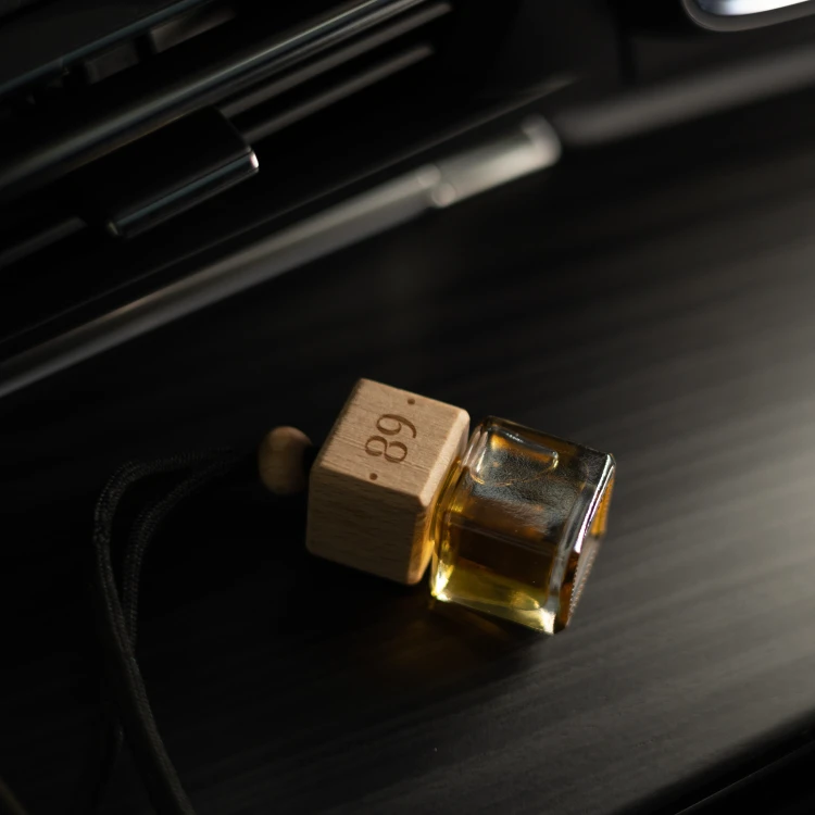 Hanging-glass-air-freshener-8ml-aromatic89 (1).jpg